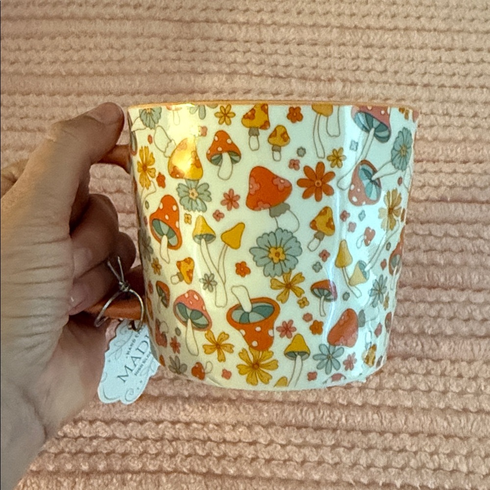 Set of 2 Madison 10 Strawberry Street Mushroom print mugs new! 18oz ceramic - Picture 4 of 7